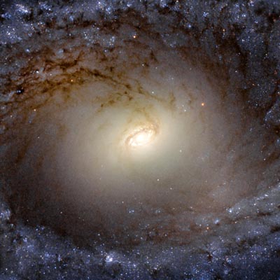 Closeup image of spiral galaxy IC 2051 in Mensa